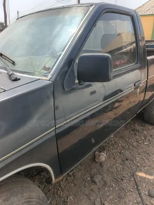 Nissan Pick-Up 1990 Black