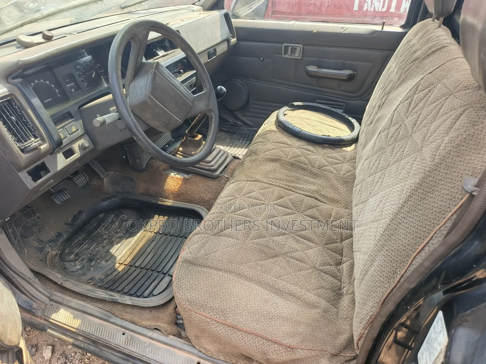 Nissan Pick-Up 1990 Black