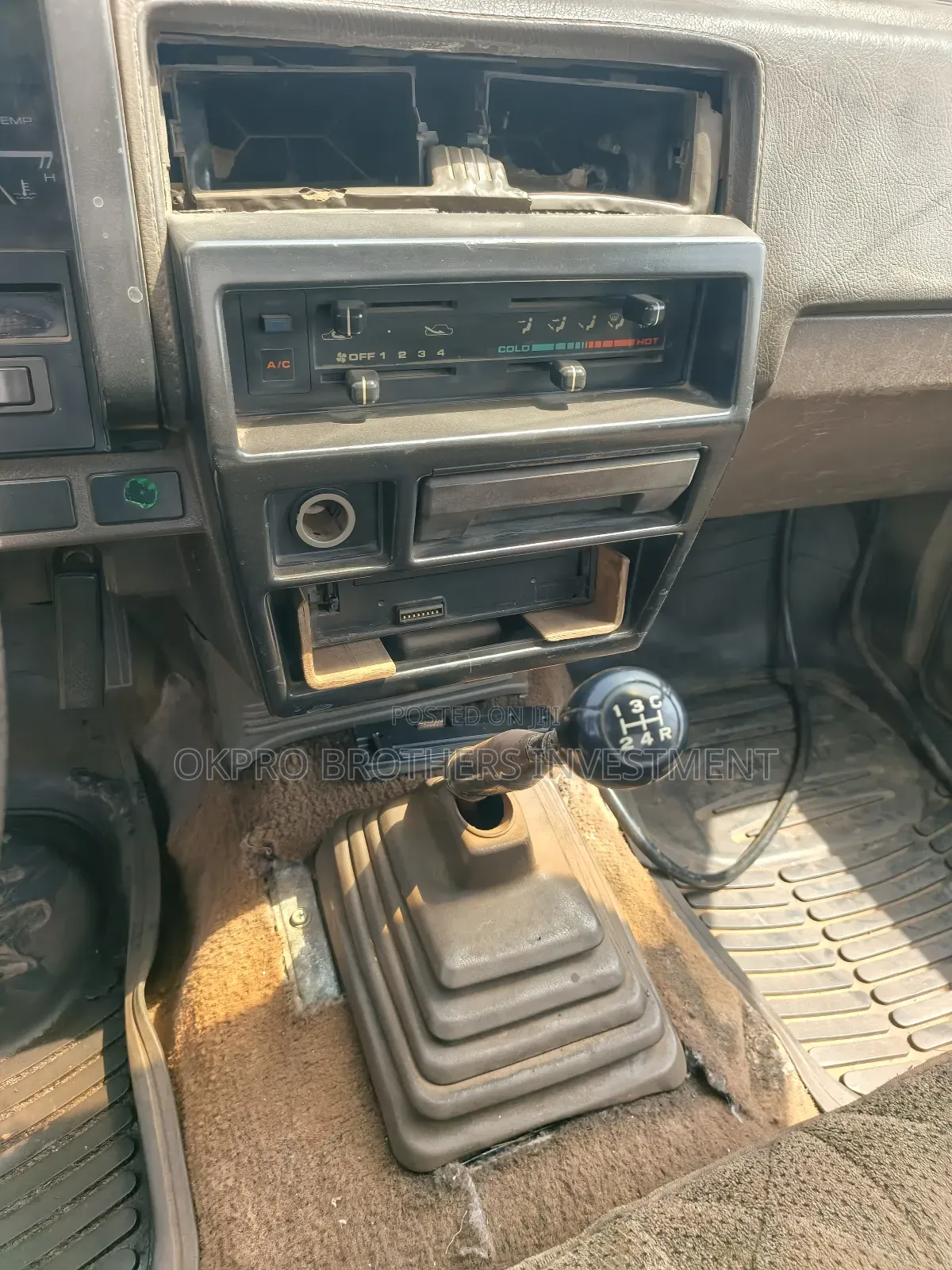 Nissan Pick-Up 1990 Black