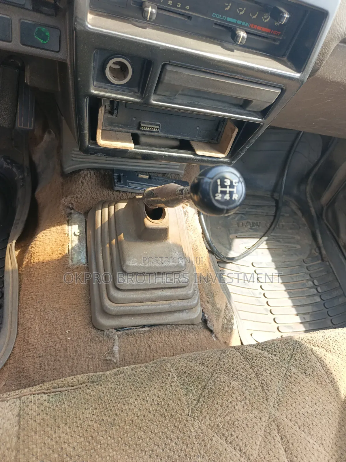 Nissan Pick-Up 1990 Black