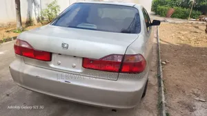 Honda Accord 2000 Gold