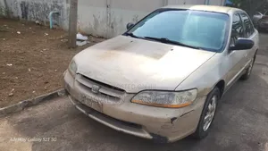 Honda Accord 2000 Gold