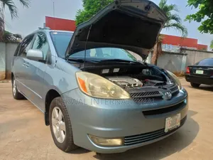 Toyota Sienna 2005 Blue