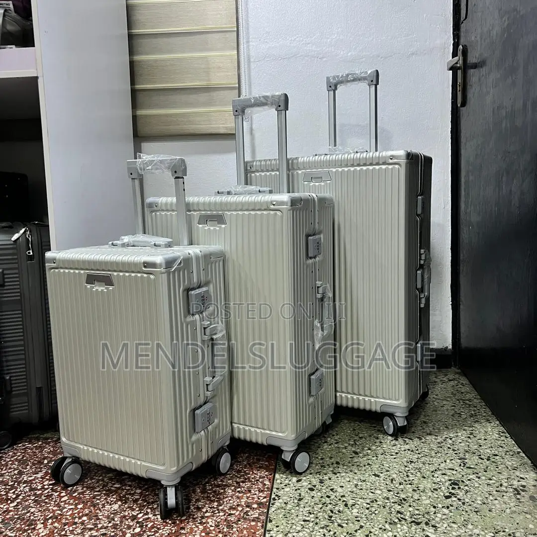 Luxury Silver Hard-Shell Luggage Set With Tsa Lock