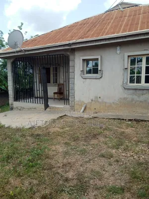 3bdrm Bungalow in Behind Queens Court for sale