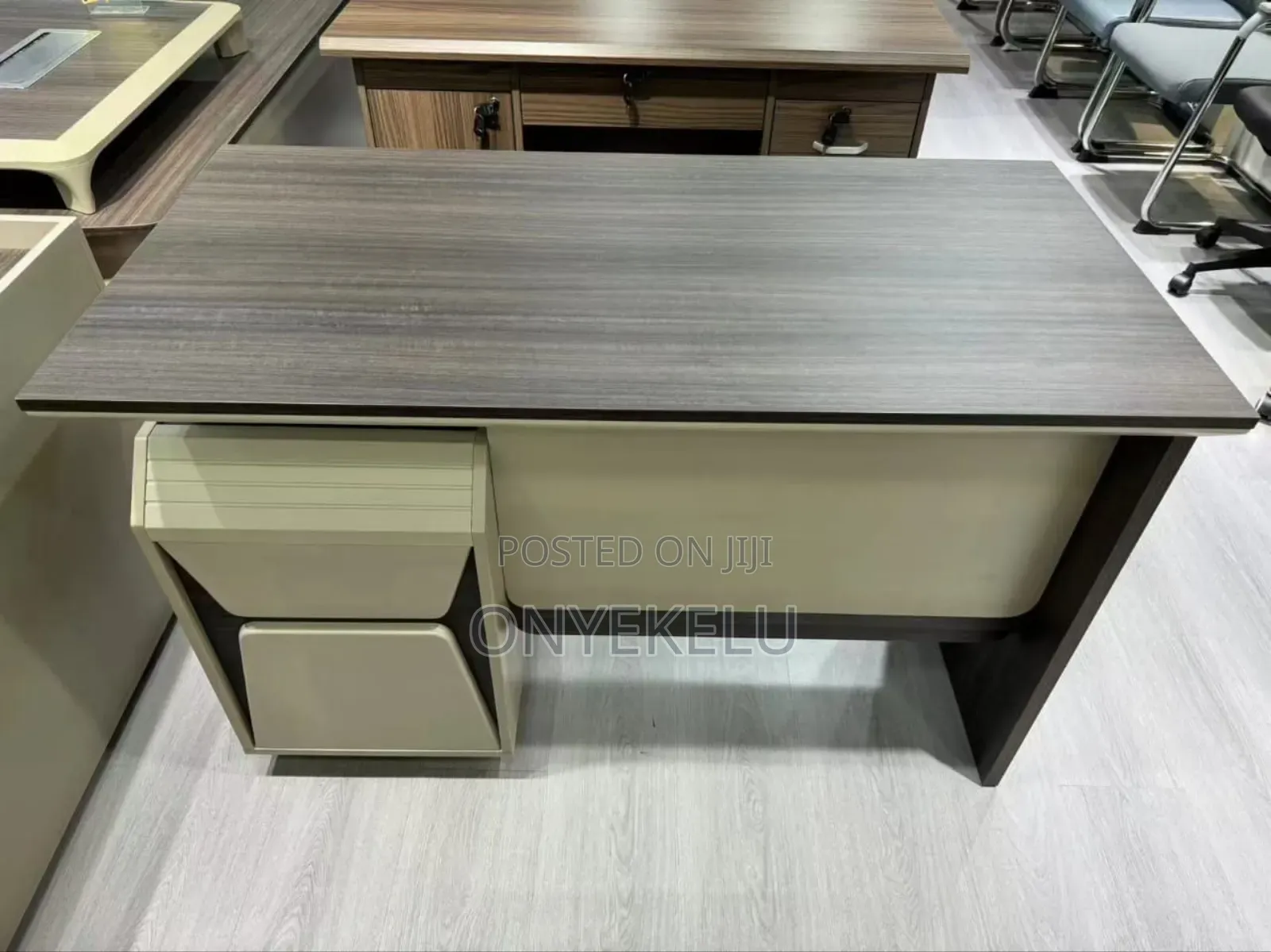 Super Semi Executive Table
