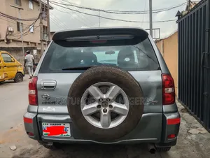 Toyota RAV4 2.0 4x4 2006 Gray