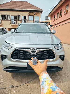 Toyota Highlander XLE AWD 2020 Silver
