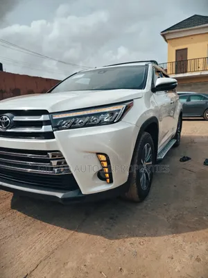 Toyota Highlander XLE 4x4 V6 (3.5L 6cyl 8A) 2018 White