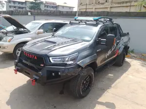 Toyota Hilux 2019 Gray