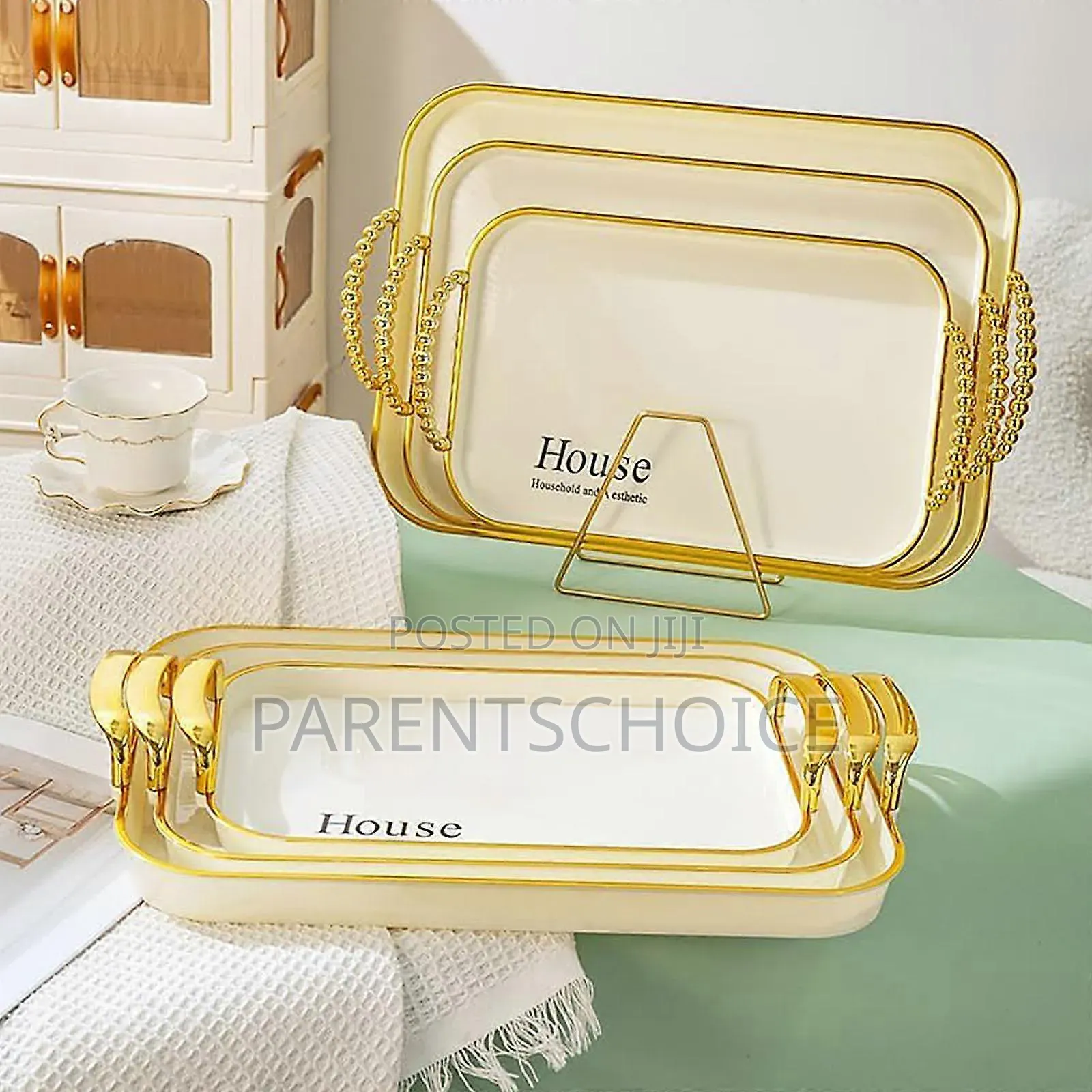 Pack of 3 Sturdy Plastic Stackable Reusable Trays With Handle