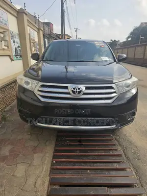 Toyota Highlander Plus 3.5L 2WD 2013 Black