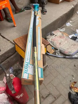 Total 20v Cordless Concrete Vibrator P20s (Tcvli)