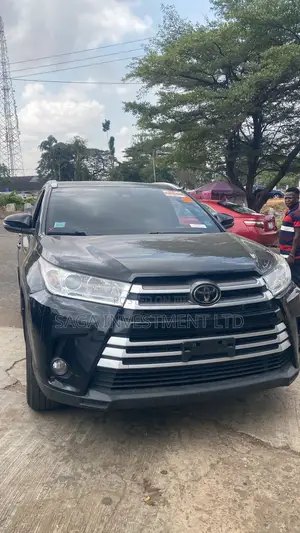 Toyota Highlander XLE 4x4 V6 (3.5L 6cyl 8A) 2018 Black