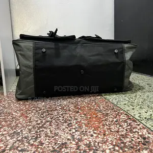 Large Omaya Travel Duffel Bag With Multiple Zip Compartments