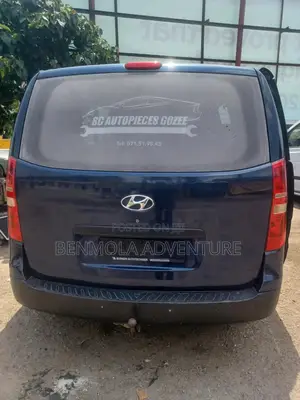 Hyundai H1 2010 Blue