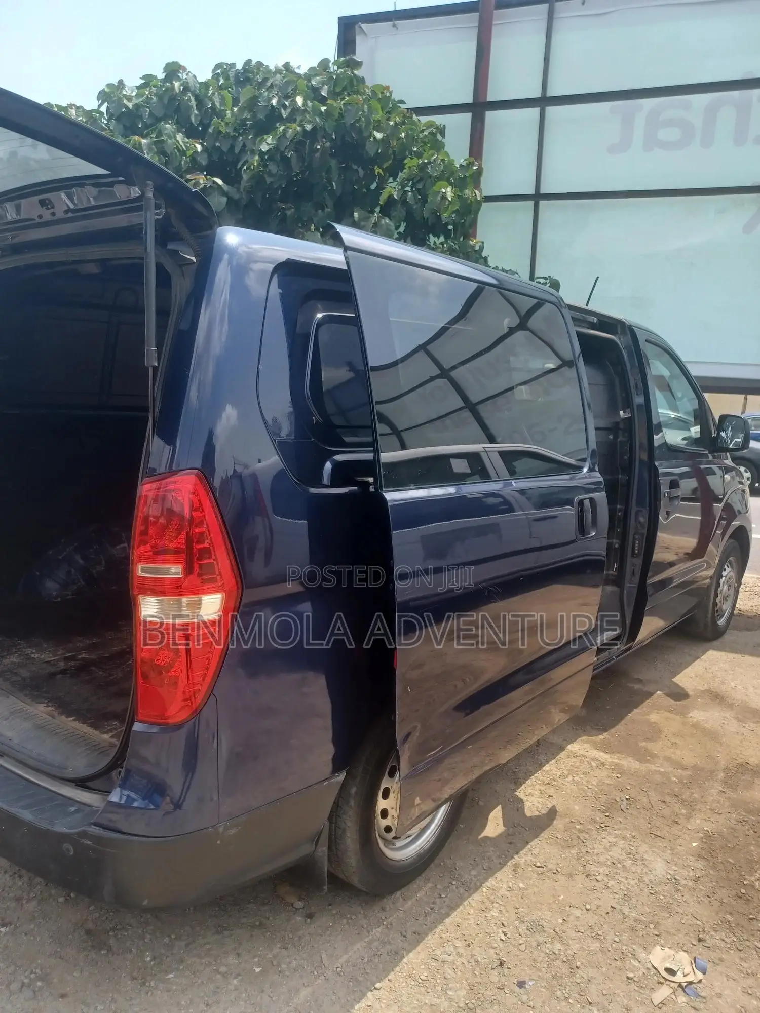 Hyundai H1 2010 Blue