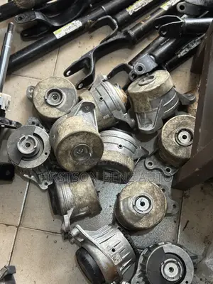 Mercedes Benz C300w205,Glcw253 and E400w213 Engine Mount