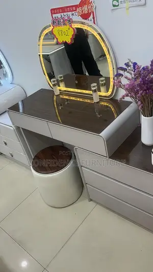 Quality Dressing Mirror With Light