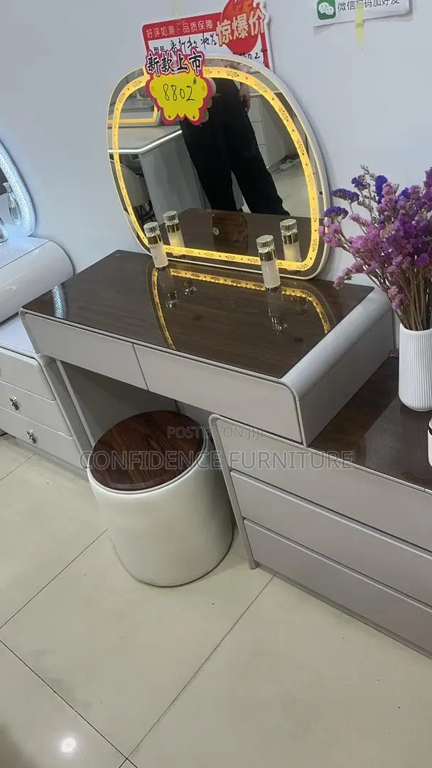 Quality Dressing Mirror With Light