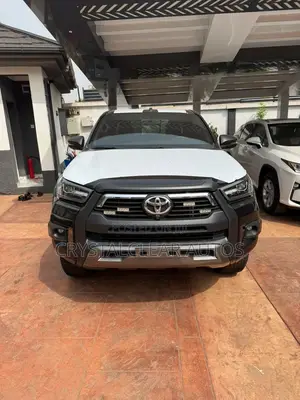 Toyota Hilux 2025 Black