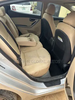 Hyundai Elantra SE 4dr Sedan (1.8L 4cyl 6A) 2014 Silver