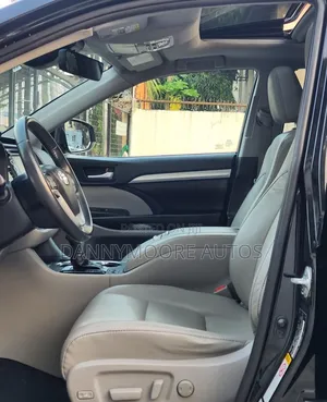 Toyota Highlander XLE 2019 Gray