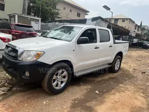 Toyota Hilux 2012 White