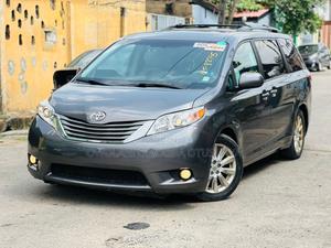 Toyota Sienna XLE AWD 7-Passenger 2013 Gray