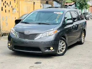 Toyota Sienna XLE AWD 7-Passenger 2013 Gray