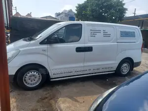 Hyundai H1 2010 White