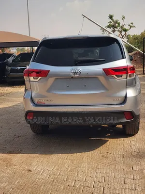 Toyota Highlander XLE 4x2 V6 (3.5L 6cyl 8A) 2018 Silver