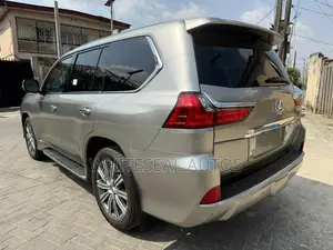 Lexus LX 570 (5 seats) AWD 2017 Gold