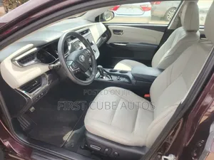 Toyota Avalon XLE Premium Sedan FWD (3.5L 6cyl 6A) 2013 Burgundy