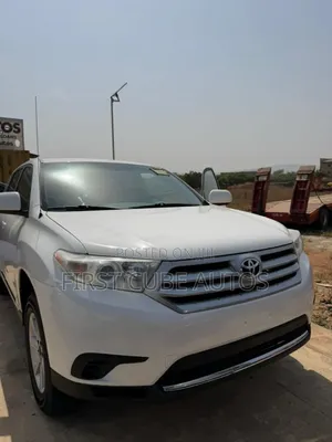 Toyota Highlander SE 2012 White