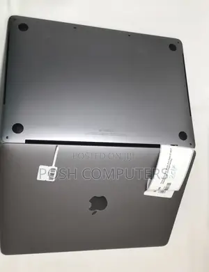 Laptop Apple MacBook Pro 2017 16GB Intel Core I7 SSD 256GB