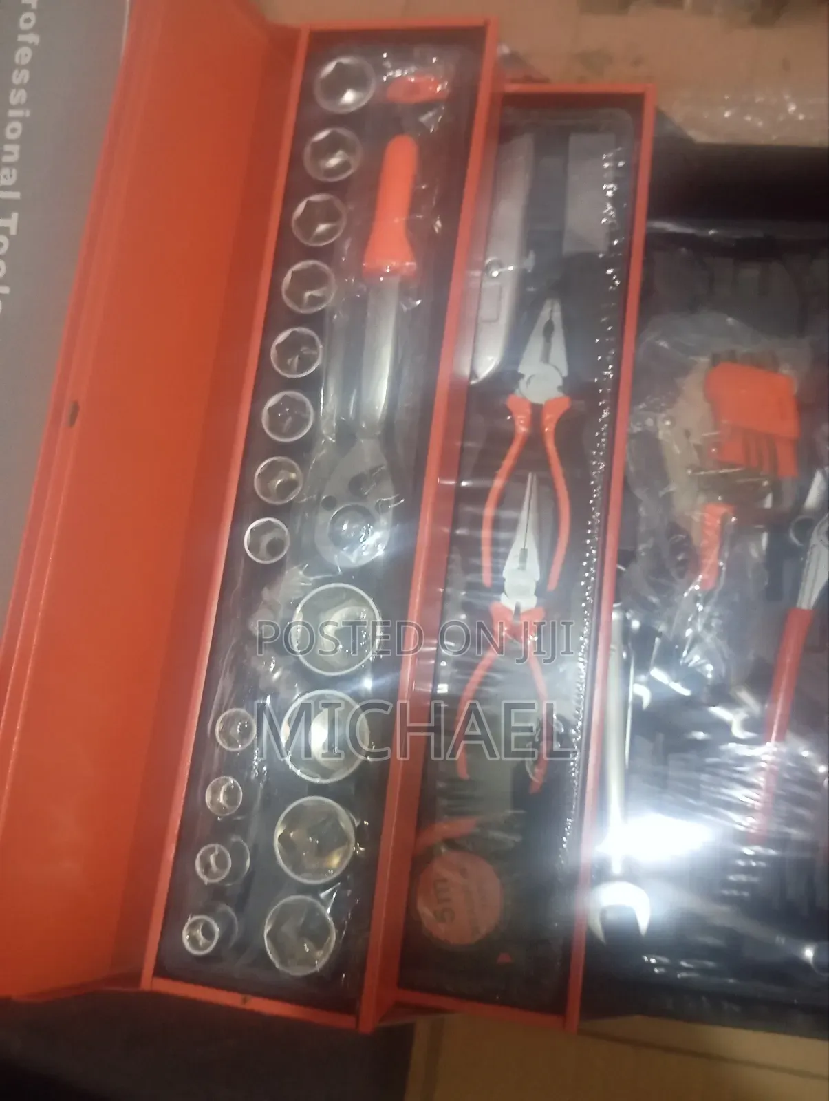 85 Pcs Tool Set With Metal Box
