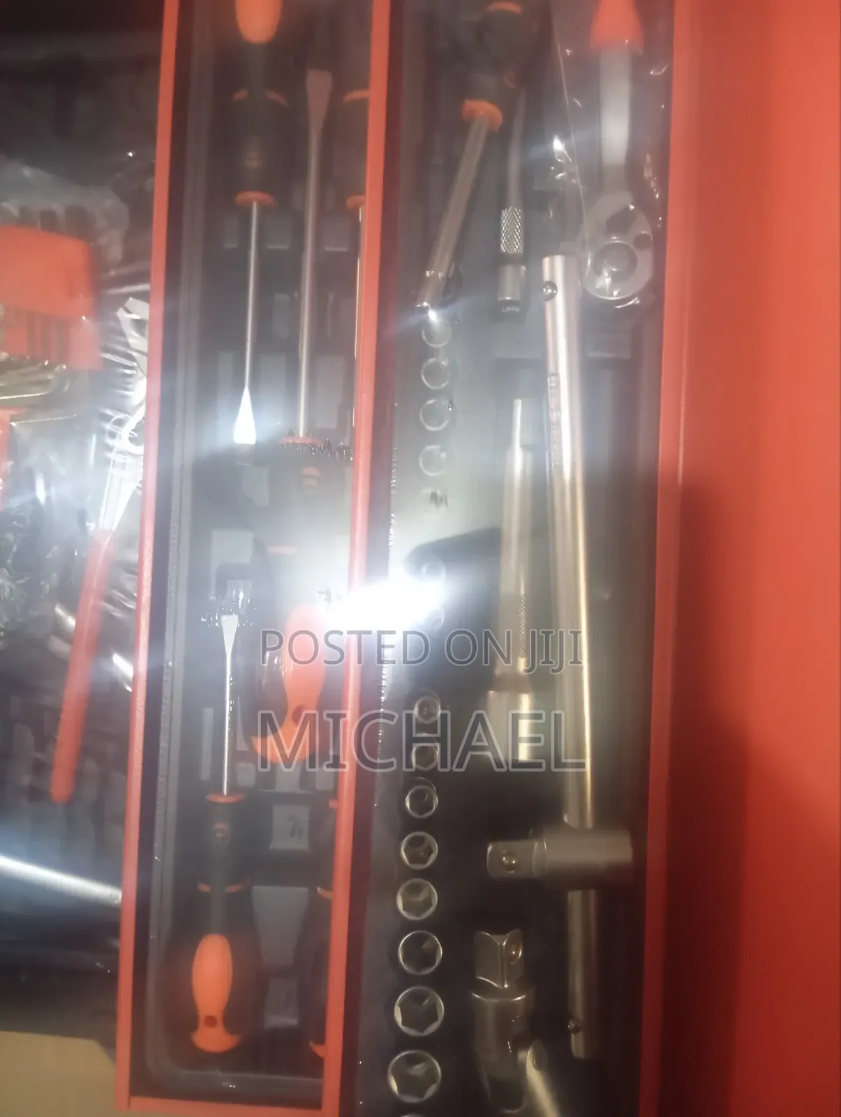 85 Pcs Tool Set With Metal Box