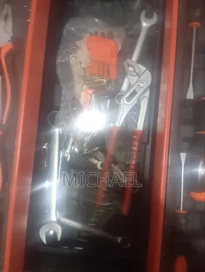 85 Pcs Tool Set With Metal Box
