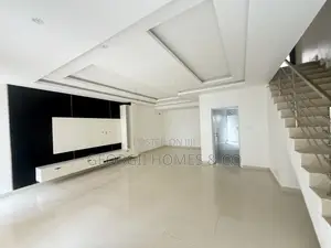 4bdrm Townhouse / Terrace in Utako for rent