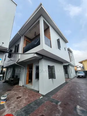 4bdrm House in Adelabu for sale