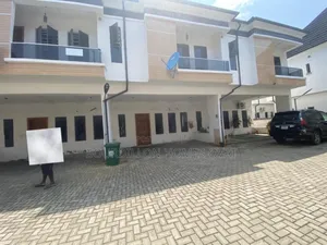 4bdrm Duplex in Harris Drive By Vgc for rent