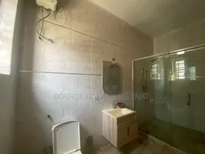 4bdrm Duplex in Harris Drive By Vgc for rent