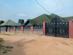 6bdrm Bungalow in Arigbawonwo, Oworonshoki / Gbagada for sale