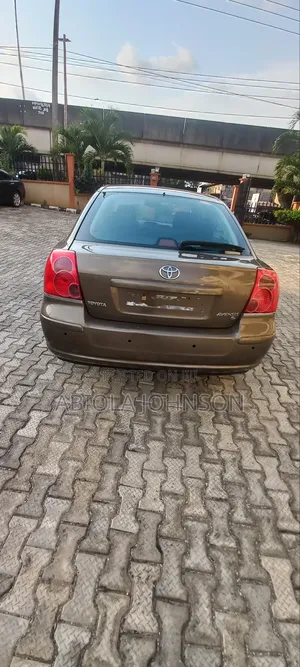 Toyota Avensis 2.0 VVT-i Sol 2006 Brown