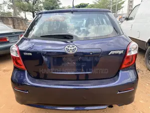 Toyota Matrix Hatchback FWD (1.8L 4cyl 5M) 2010 Blue