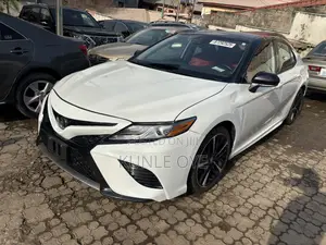 Toyota Camry XSE (2.5L 4cyl 8A) 2019 White