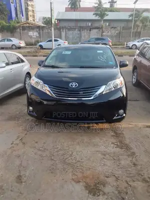 Toyota Sienna 2011 Black