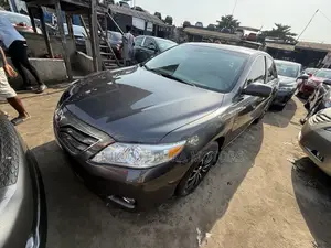 Toyota Camry LE 4dr Sedan (2.5L 4cyl 6A) 2011 Gray
