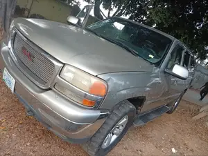 GMC Yukon Denali 2011 Silver